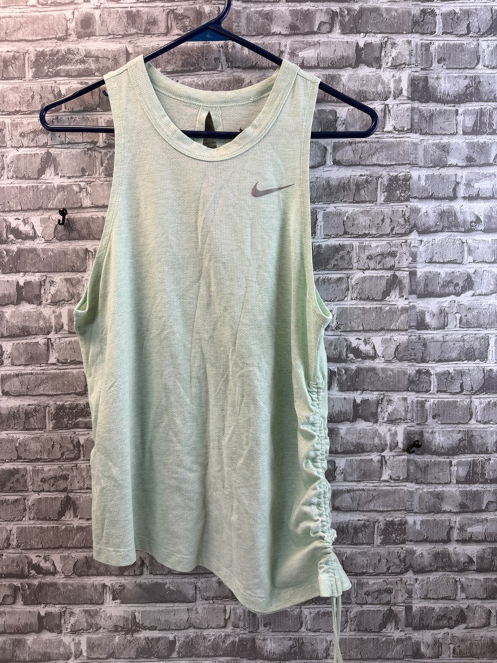 Nike Women’s Light Mint Green Sleeveless Workout Tank - Picture 1 of 7